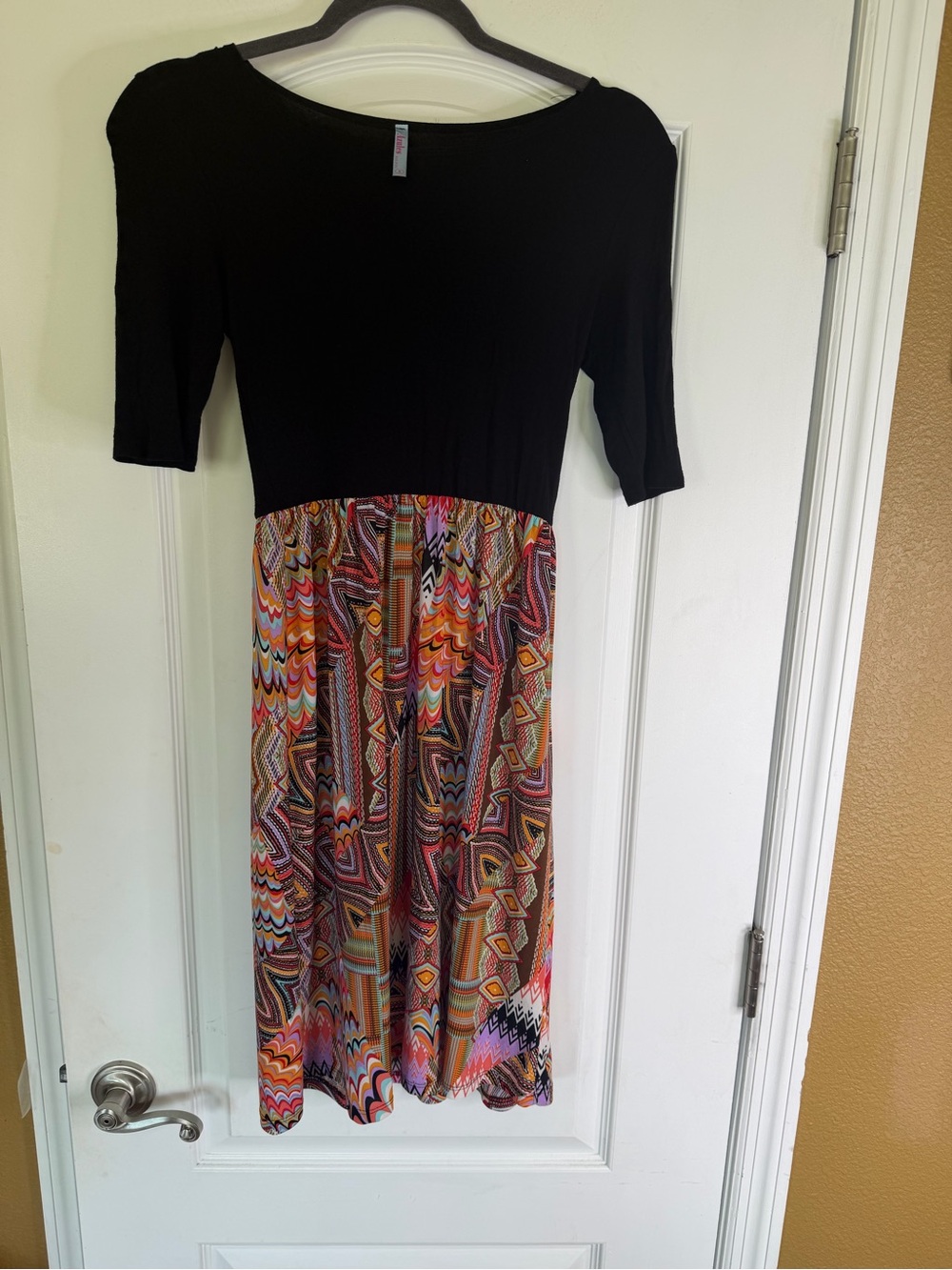 Azules Black Stretchy Top W/ Multicolor Printed Midi Skirt And 3/4 Sleeves Sz S